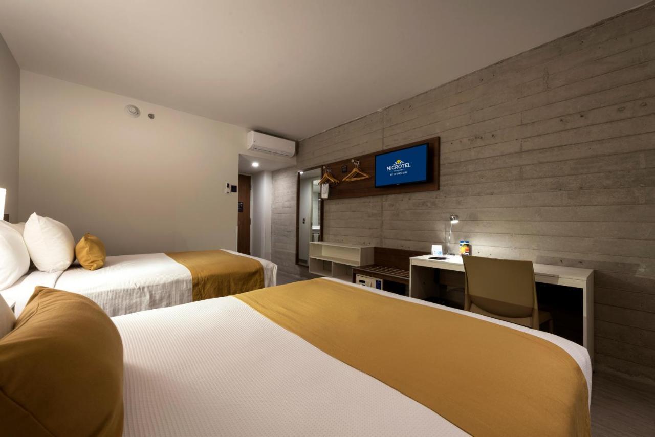 Microtel Inn & Suites By Wyndham Guadalajara Sur Palomar Екстериор снимка