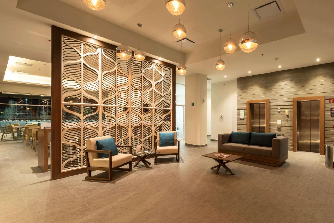 Microtel Inn & Suites By Wyndham Guadalajara Sur Palomar Екстериор снимка