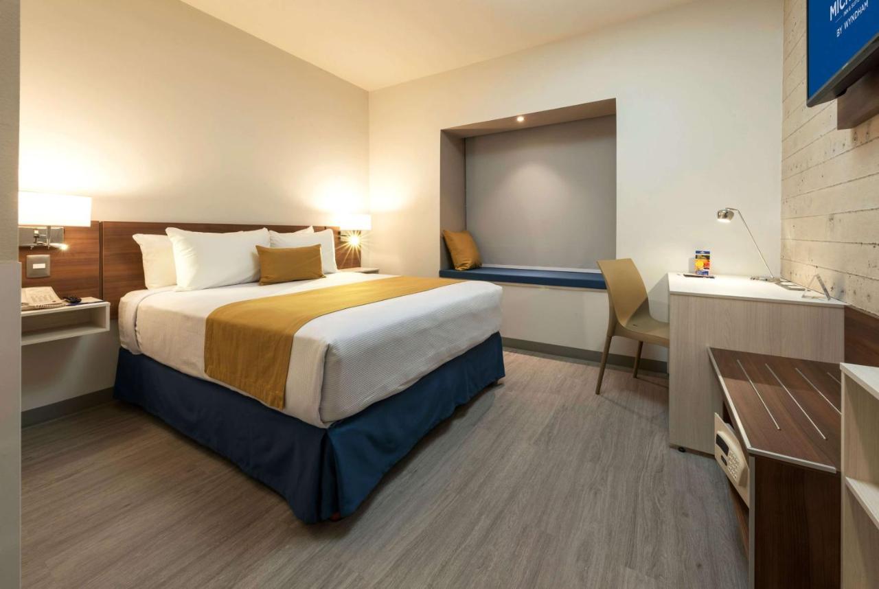 Microtel Inn & Suites By Wyndham Guadalajara Sur Екстериор снимка