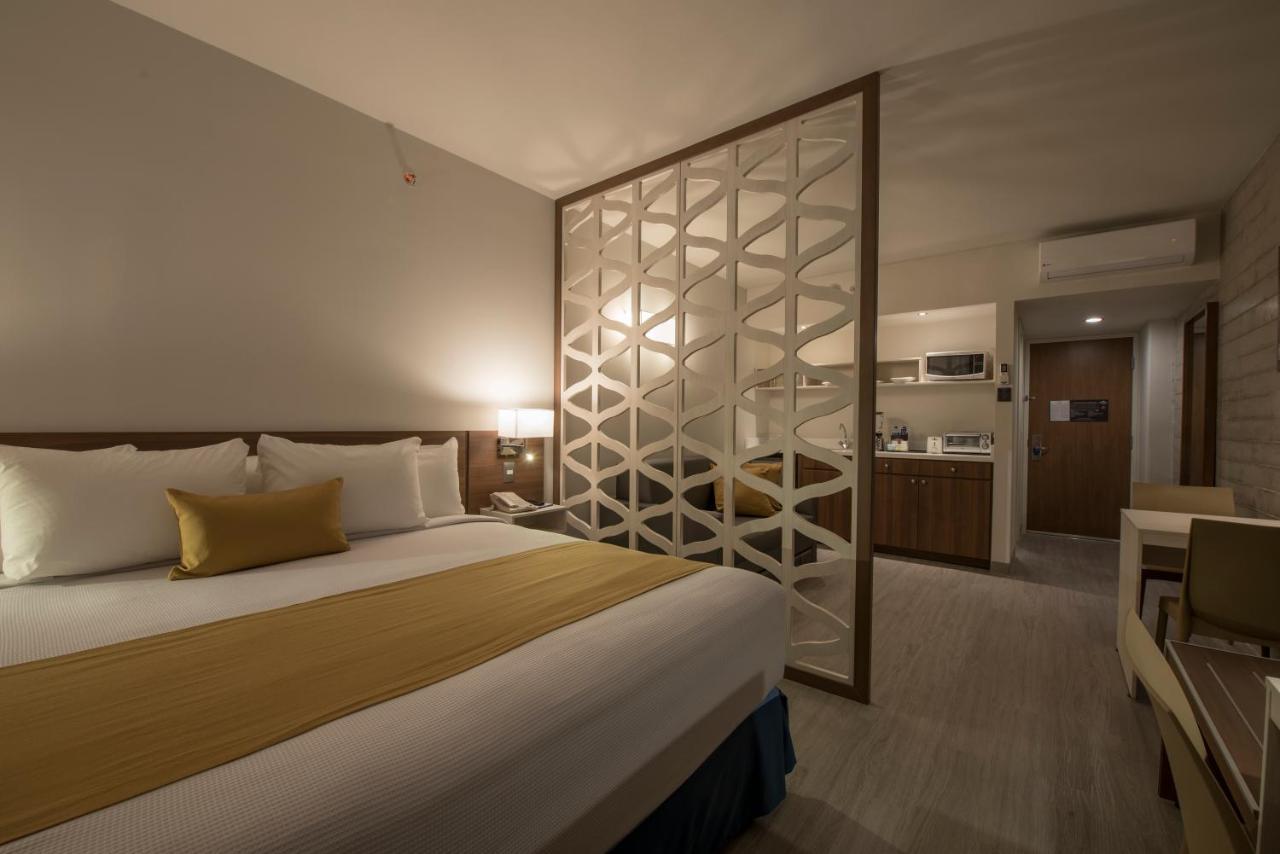 Microtel Inn & Suites By Wyndham Guadalajara Sur Palomar Екстериор снимка