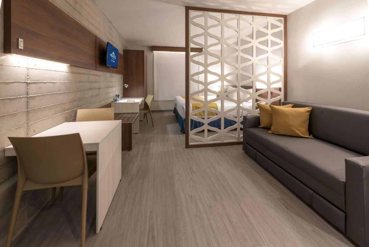 Microtel Inn & Suites By Wyndham Guadalajara Sur Palomar Екстериор снимка